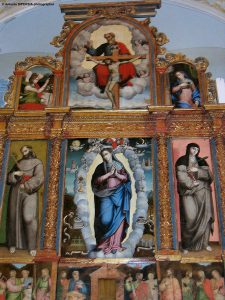 Antonio Stabile, Immacolata tra i SS. Francesco e Chiara; nella predella: Apostoli; nella cimasa: Annunciazione, olio su tela, XVI sec., Salandra (Matera), chiesa del convento di Sant’Antonio (Foto Antonio Di Persia)